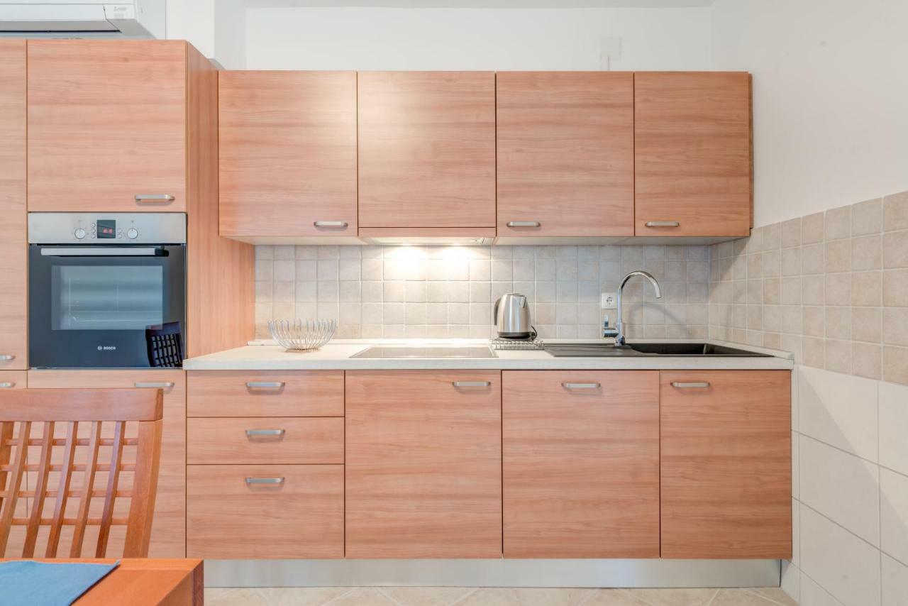 Apartmani Mirta Omiš Exterior foto