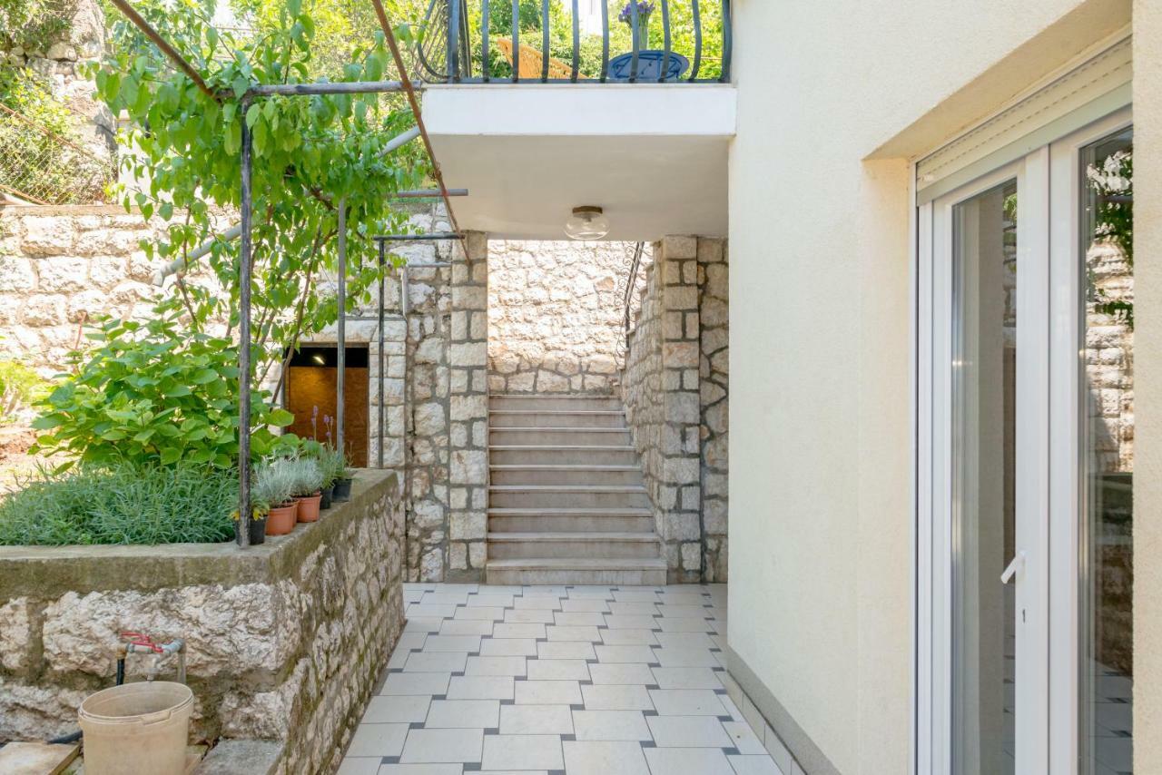 Apartmani Mirta Omiš Exterior foto